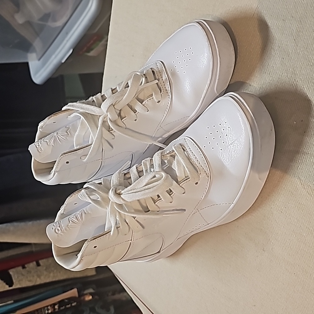 Reebok Classic Men's 5/ Women's 7 Leather Sample Pair Worn Once
